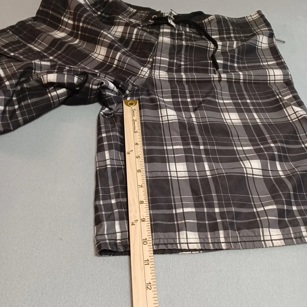 Mossimo Supply Co Mens Plaid‎ Board Shorts Black White Size 38 Cargo Pocket Swim